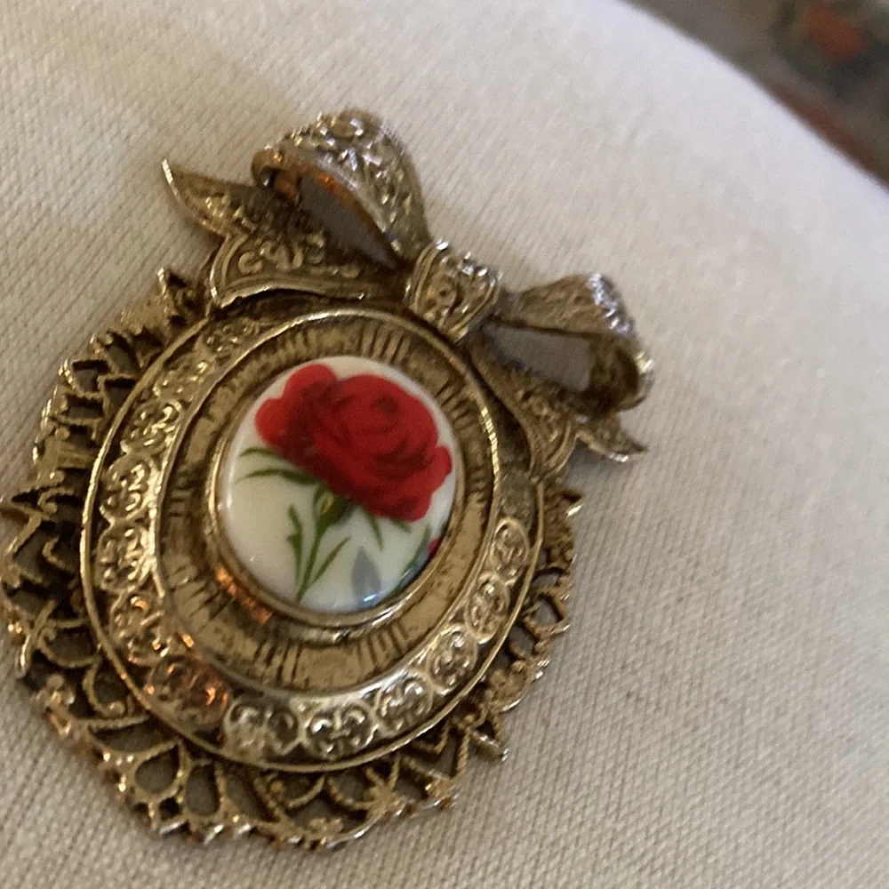 N/A brooch featuring